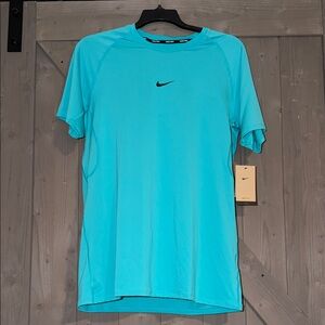 NWT Nike Men's Turquoise Short Sleeve Tee